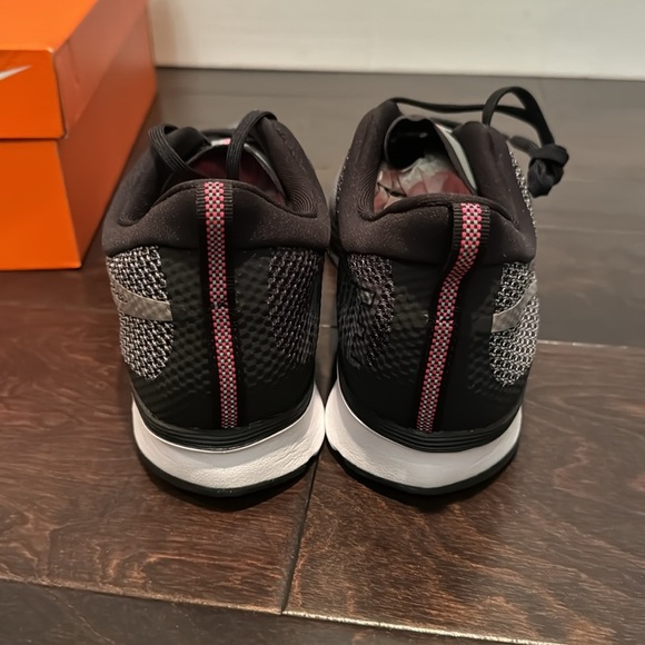 Nike women’s zoom strike NIB 12 - Picture 8 of 13